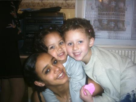 moi et 2 de mes tite cousine
